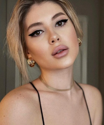 💋 Хочешь окунуться в мир страсти и наслаждения? Со мной ты точно найдешь все, о чем только мечтал! 😈
Мои услуги разнообразны: от классического секса до эротического массажа, от ролевых игр до страпона. Умею слушать и понимать твои желания, гарантирую полное удовлетворение. 💦
Мое опытное тело и нежные прикосновения сведут тебя с ума. Посмотри на мои фото - они подтверждают мою красоту и страсть. 📸
У меня много довольных клиентов, отзывы о моих услугах только положительные. Обязательно оцени разносторонность и эксперименты в постели. 🌟
Живу в Москве, готова встретиться с тобой в любое удобное для тебя время. Сделаю все, чтобы ты почувствовал себя особенным и желанным! 😘 Валерия